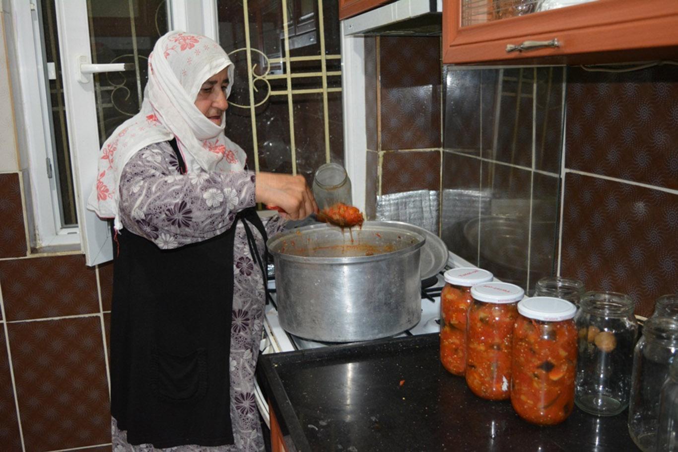 Ev hanımlarından kış hazırlıkları